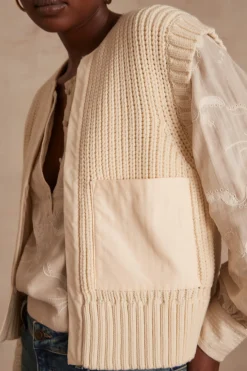 Maison 123 Gilets Courts|Gilets Sans Manches>Gilet sans manches Laurena Produit labellisé We Care mettant en avant l'utilisation de matières plus responsables et la valorisation de la production locale IVOIRE